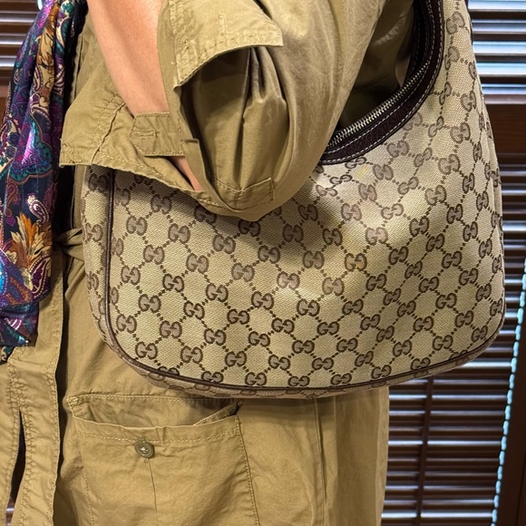 GUCCI Crescent Half Moon Hobo Bag Retailed @$995 - Picture 2 of 16